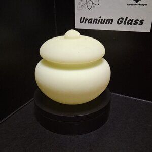 Fenton Satin Custard Uranium Glass Ginger Jar / Puff Box – Glows Under UV